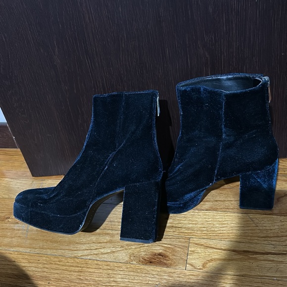 Velour Zara booties - Picture 3 of 3